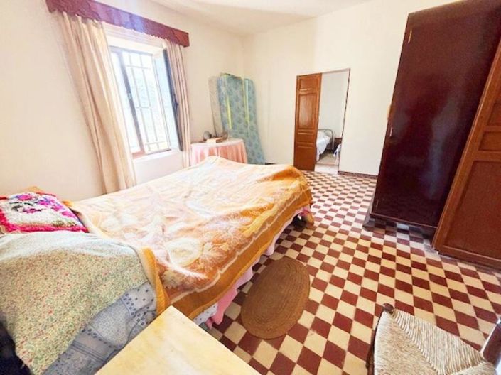 Image No.10-3 Bed Property for sale