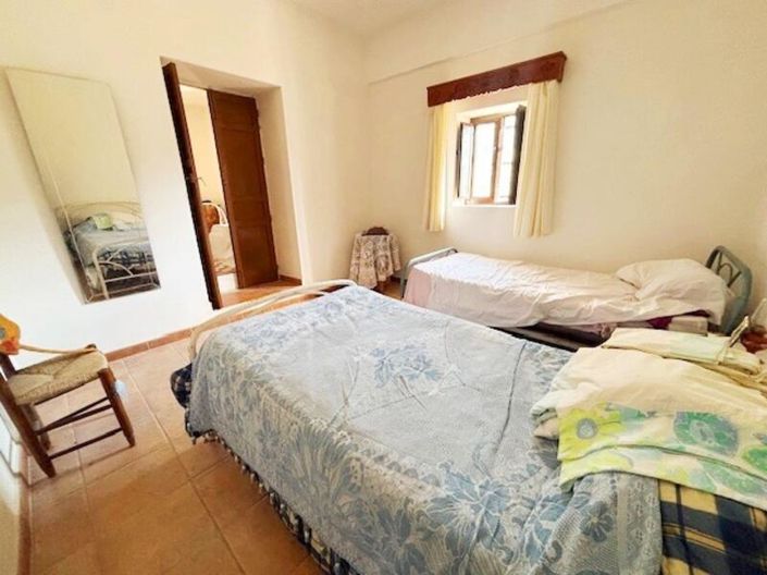 Image No.12-3 Bed Property for sale