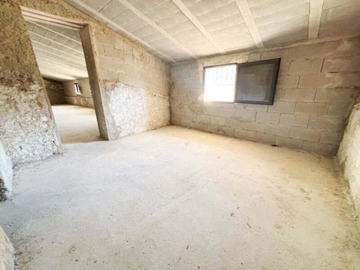 Image No.19-3 Bed Property for sale