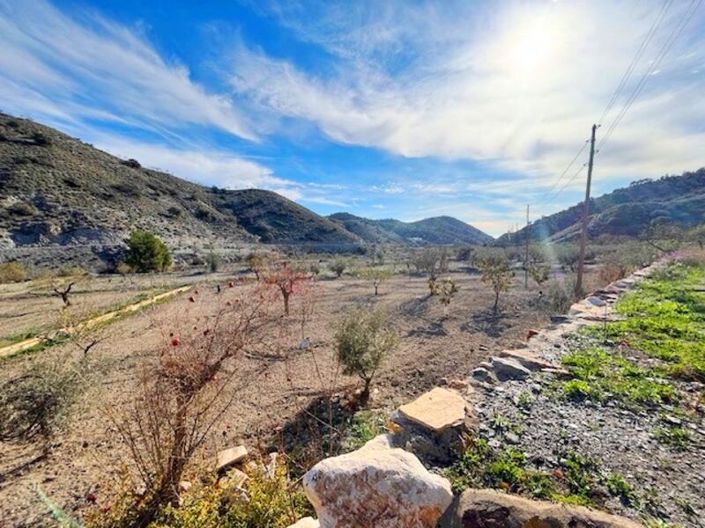 Image No.25-3 Bed Property for sale