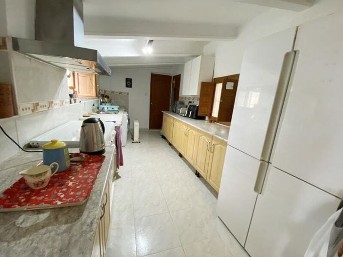 Image No.12-3 Bed Commercial for sale