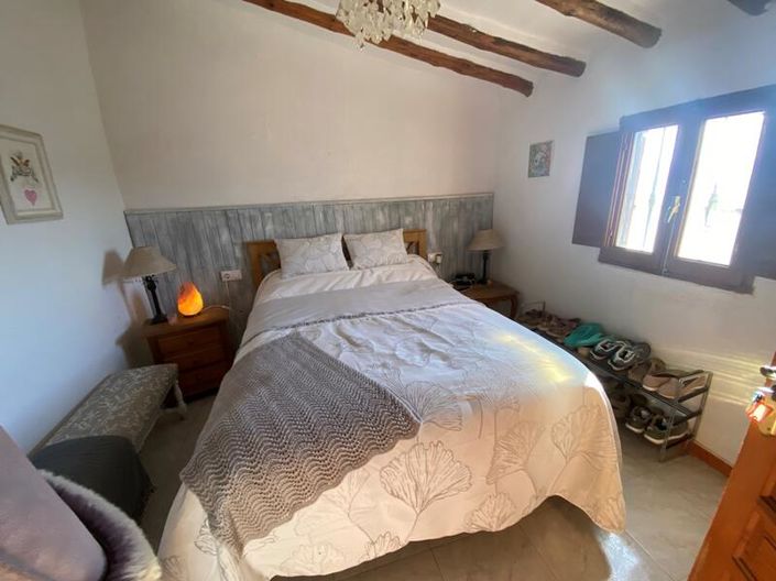 Image No.18-3 Bed Commercial for sale