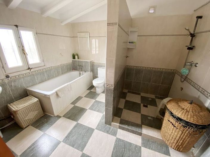 Image No.19-3 Bed Commercial for sale