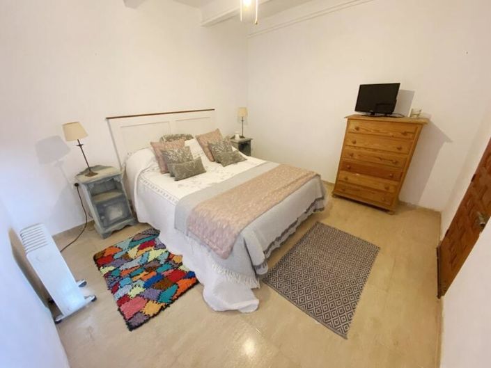 Image No.20-3 Bed Commercial for sale