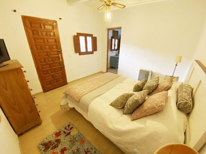 Image No.21-3 Bed Commercial for sale