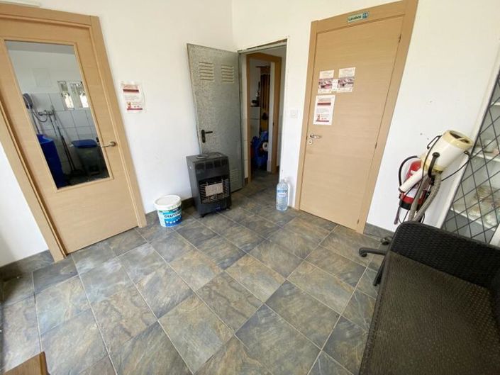 Image No.27-3 Bed Commercial for sale