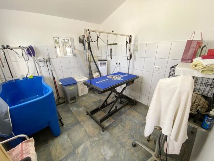 Image No.28-3 Bed Commercial for sale