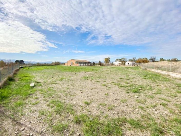 Image No.37-3 Bed Commercial for sale