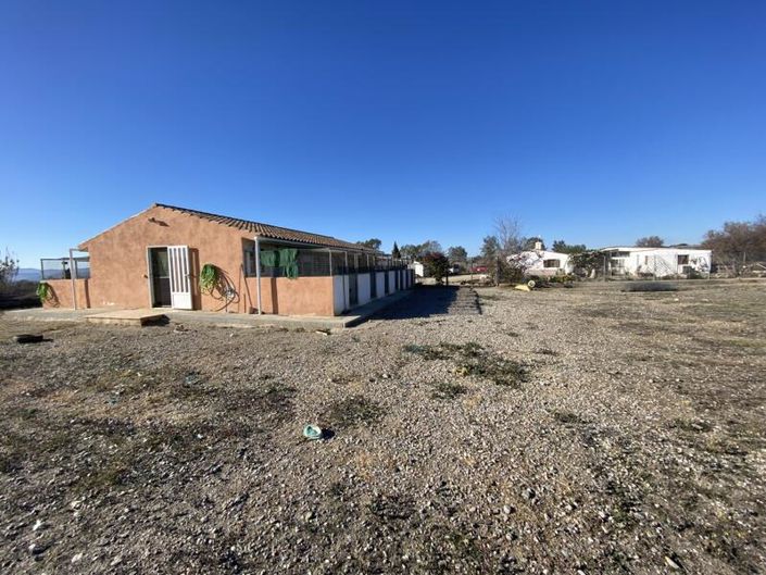 Image No.5-3 Bed Commercial for sale