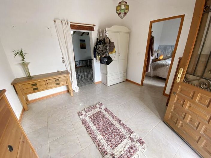 Image No.7-3 Bed Commercial for sale