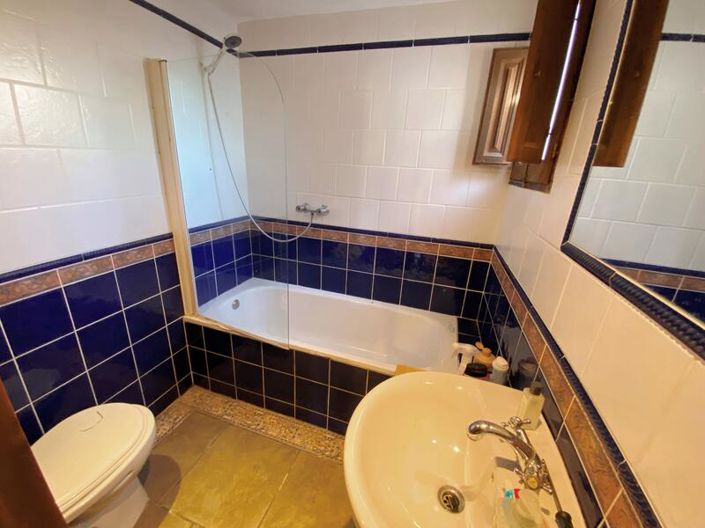 Image No.38-5 Bed Property for sale