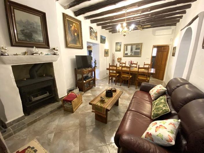 Image No.11-6 Bed Property for sale