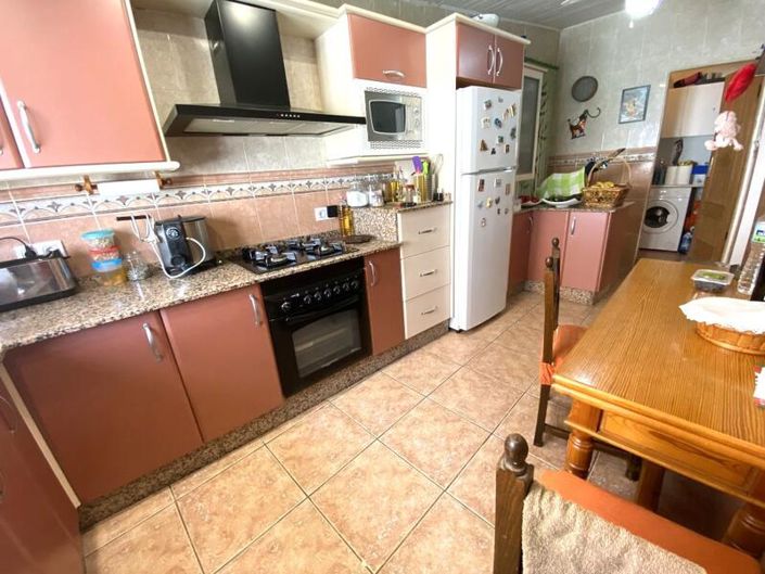 Image No.26-6 Bed Property for sale