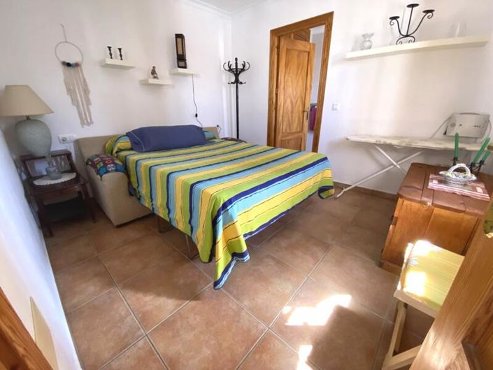 Image No.36-6 Bed Property for sale