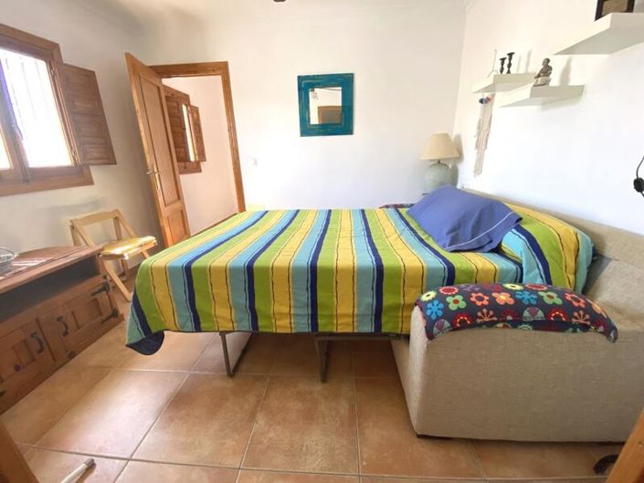 Image No.37-6 Bed Property for sale