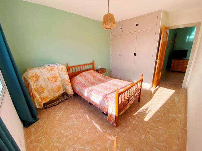 Image No.12-2 Bed Property for sale