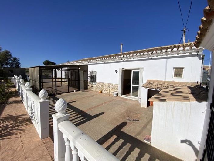 Image No.1-4 Bed Property for sale