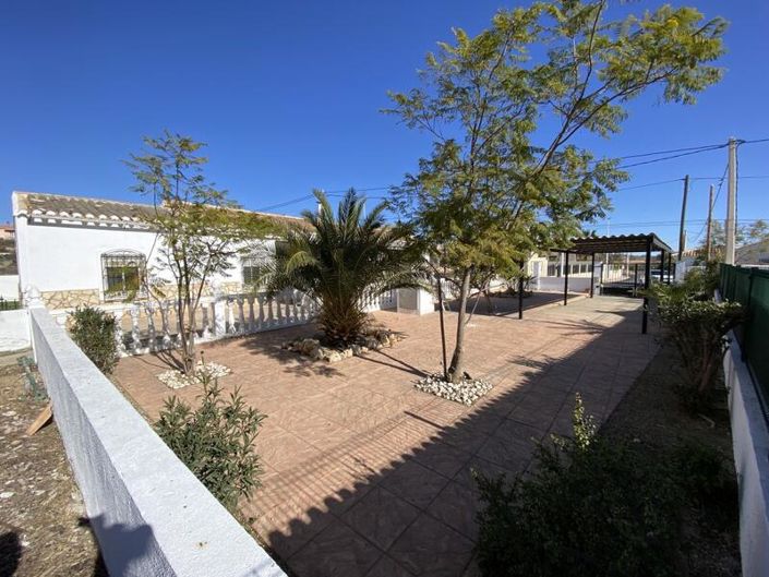 Image No.1-4 Bed Property for sale