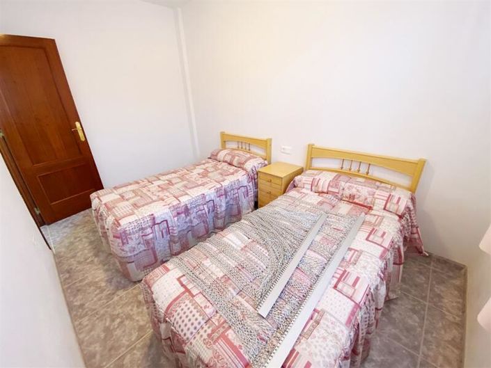 Image No.12-6 Bed Property for sale