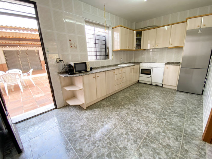 Image No.12-6 Bed Property for sale