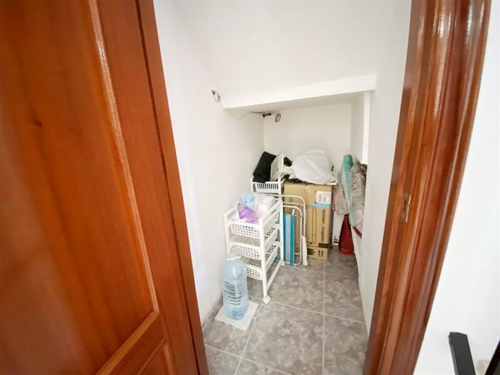 Image No.16-6 Bed Property for sale