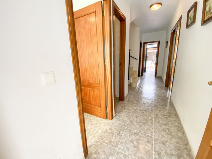 Image No.16-6 Bed Property for sale