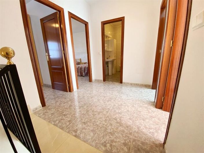 Image No.18-6 Bed Property for sale