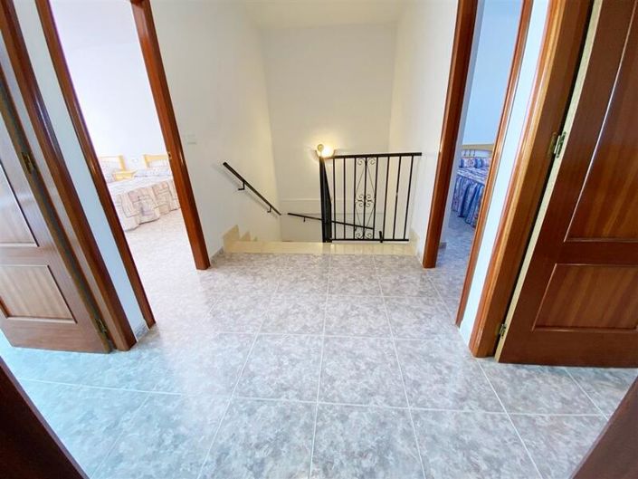 Image No.19-6 Bed Property for sale