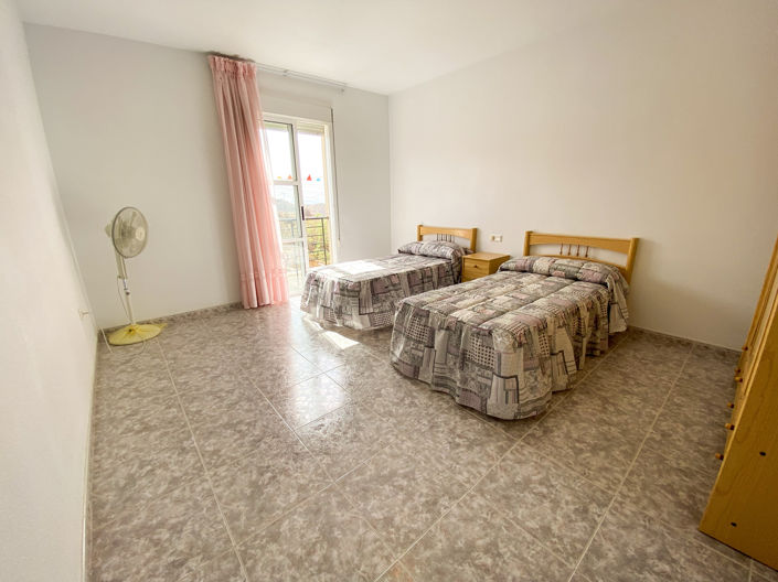 Image No.19-6 Bed Property for sale