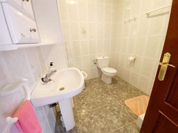 Image No.21-6 Bed Property for sale