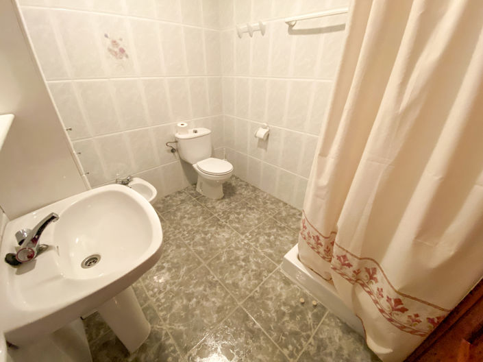 Image No.21-6 Bed Property for sale