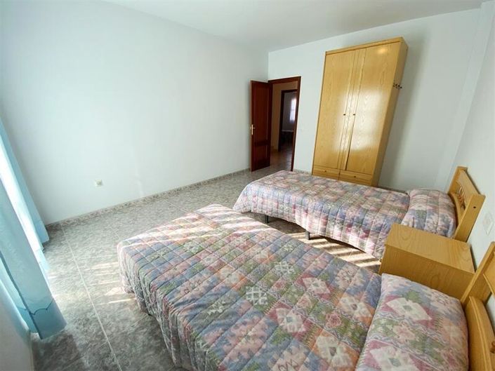 Image No.24-6 Bed Property for sale