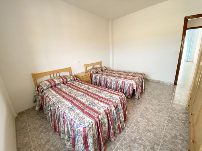 Image No.26-6 Bed Property for sale