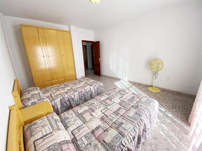 Image No.27-6 Bed Property for sale