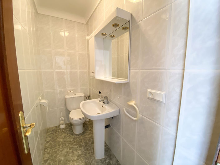 Image No.27-6 Bed Property for sale