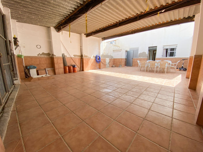 Image No.31-6 Bed Property for sale