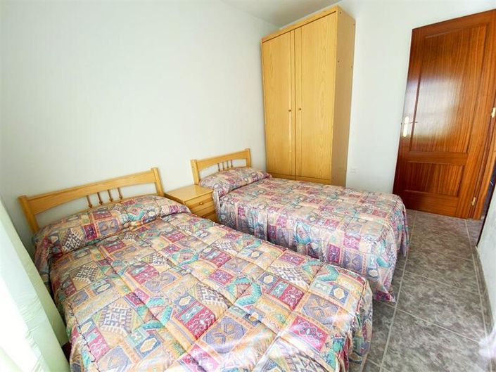 Image No.32-6 Bed Property for sale