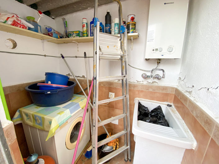 Image No.34-6 Bed Property for sale