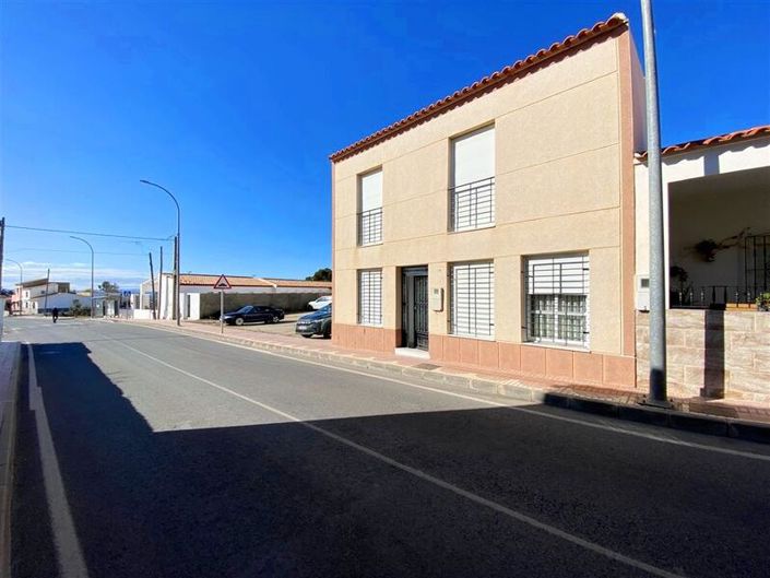 Image No.35-6 Bed Property for sale