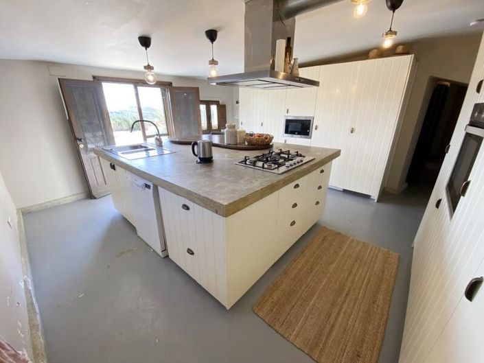 Image No.9-9 Bed Property for sale