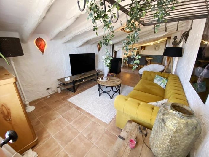 Image No.11-9 Bed Property for sale