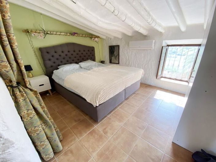 Image No.16-9 Bed Property for sale