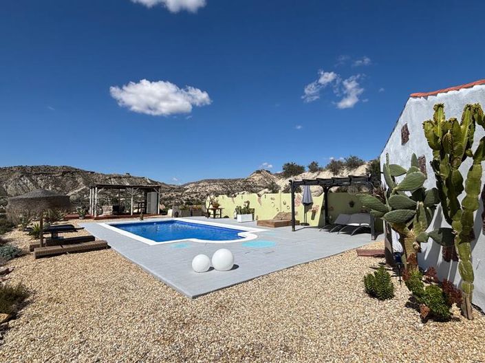 Image No.2-9 Bed Property for sale