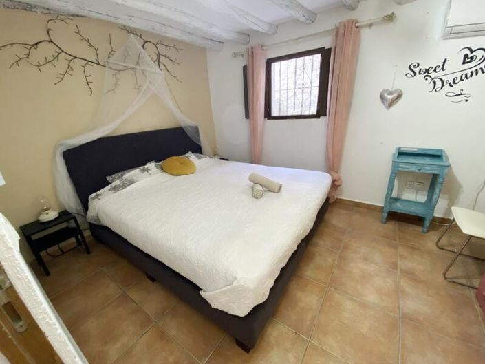 Image No.22-9 Bed Property for sale