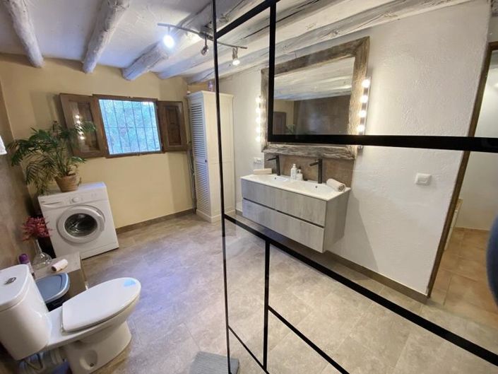 Image No.24-9 Bed Property for sale