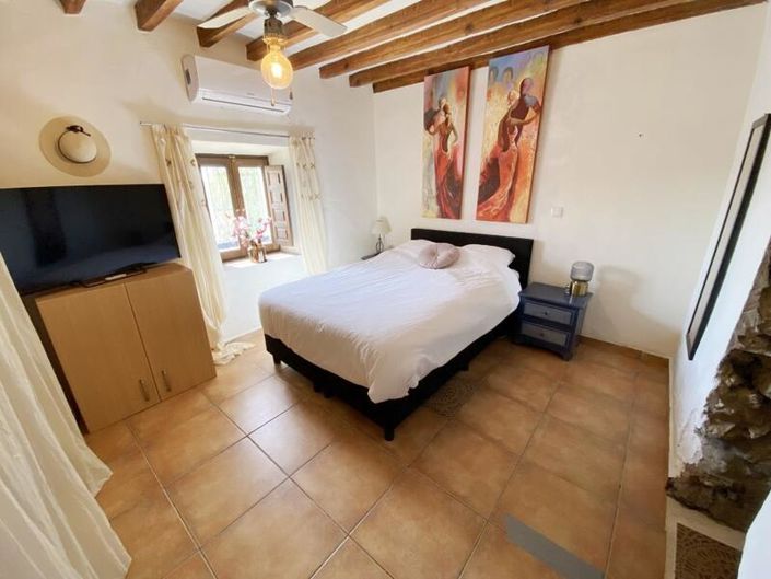 Image No.25-9 Bed Property for sale