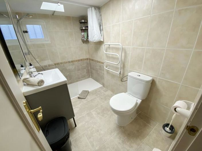 Image No.26-9 Bed Property for sale