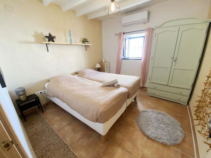 Image No.28-9 Bed Property for sale