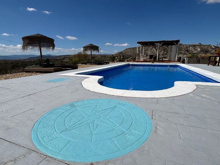 Image No.3-9 Bed Property for sale