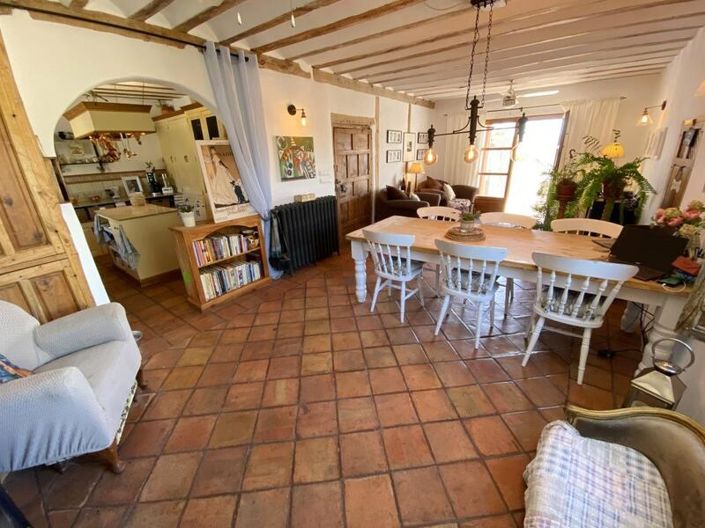 Image No.17-7 Bed Property for sale